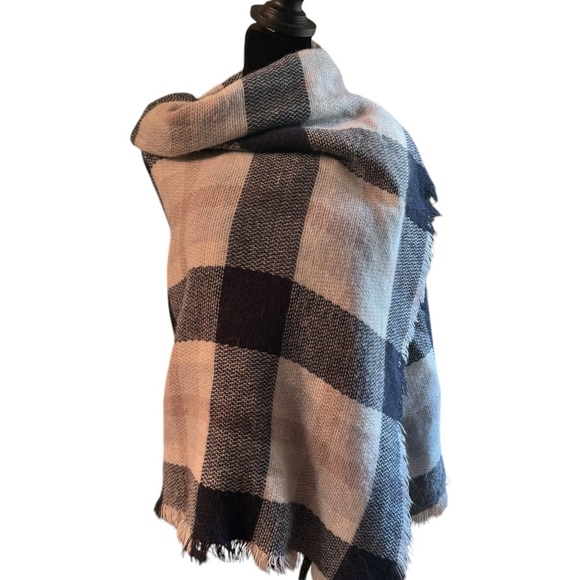 Large checkered scarf, black/white. - Picture 2 of 6